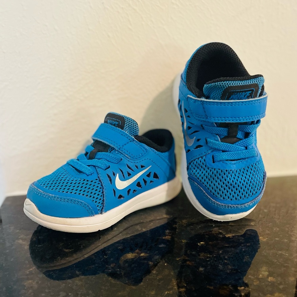Blue Nike shoes size 6c toddler